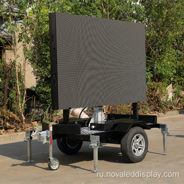 Рекламный светодиодный дисплей с движущимся мобильным грузовиком